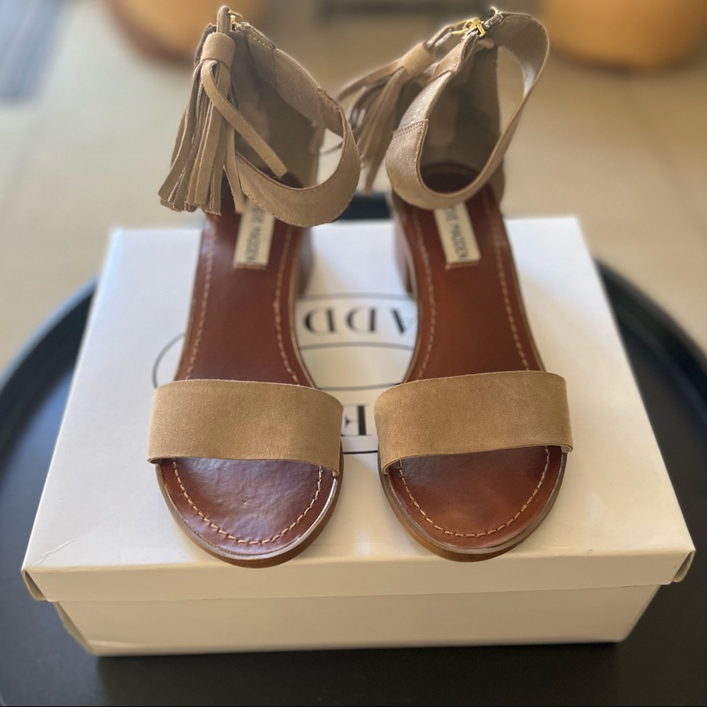 Steve Madden Suede Sandals, Color: Brown, Size:6.5, Very Good Condition.